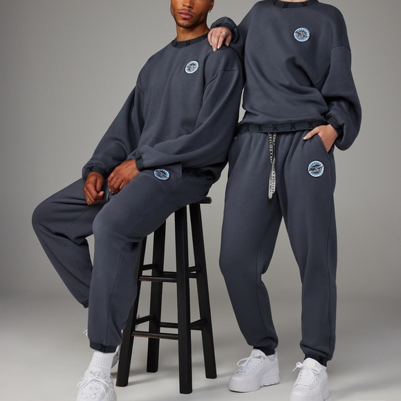 NEW SAVAGE X FENTY Xssential Holographic Logo-Trim Sweatpant size: M